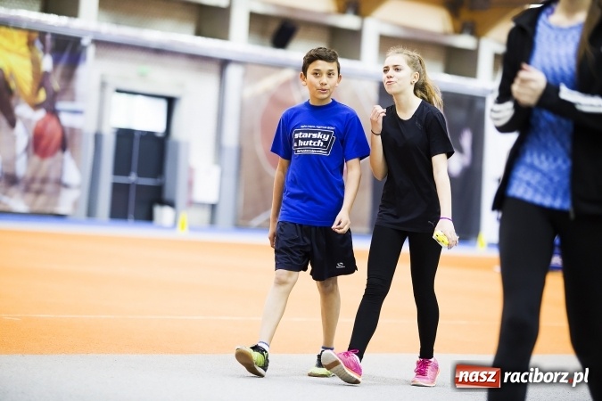 Zdjęcie w galerii na portalu naszraciborz.pl: Zmagania gimnazjalistów podczas halowych mistrzostw w lekkiej atletyce wiadomości z regionu