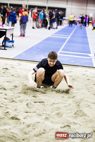 Zdjęcie w galerii na portalu naszraciborz.pl: Zmagania gimnazjalistów podczas halowych mistrzostw w lekkiej atletyce wiadomości z regionu