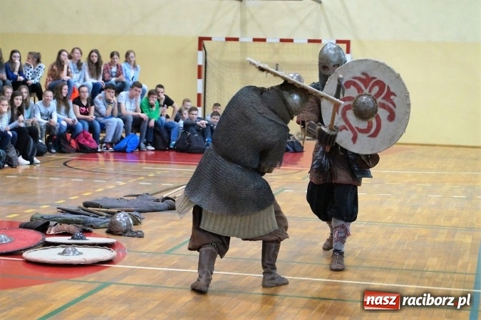 Zdjęcie w galerii na portalu naszraciborz.pl: Rocznica chrztu Polski z żywą lekcją historii w Nędzy  wiadomości z regionu