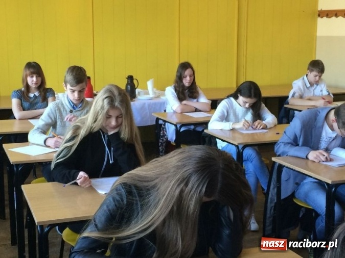 Zdjęcie w galerii na portalu naszraciborz.pl: Powiatowy Konkurs Języka Angielskiego w CKZiU nr 1 wiadomości z regionu