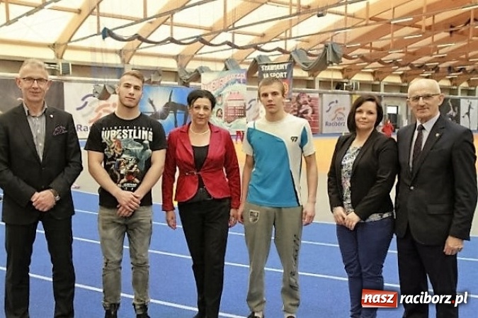 Zdjęcie w galerii na portalu naszraciborz.pl: Uczniowie SMS-u Mistrzami Polski Juniorów w zapasach  wiadomości z regionu