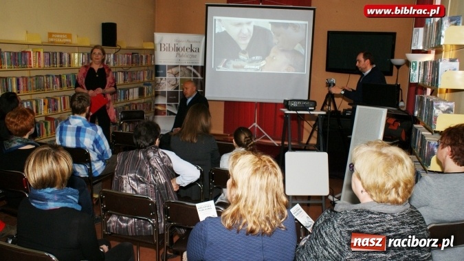 Zdjęcie w galerii na portalu naszraciborz.pl: Dom na rogu Afryki – promocja książki w bibliotece  wiadomości z regionu
