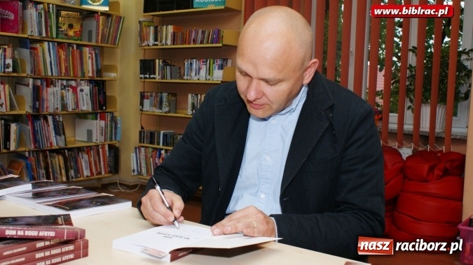 Zdjęcie w galerii na portalu naszraciborz.pl: Dom na rogu Afryki – promocja książki w bibliotece  wiadomości z regionu