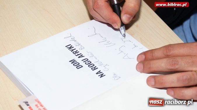 Zdjęcie w galerii na portalu naszraciborz.pl: Dom na rogu Afryki – promocja książki w bibliotece  wiadomości z regionu