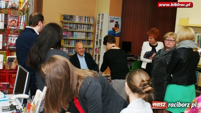 Zdjęcie w galerii na portalu naszraciborz.pl: Dom na rogu Afryki – promocja książki w bibliotece  wiadomości z regionu