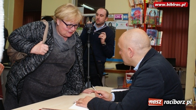Zdjęcie w galerii na portalu naszraciborz.pl: Dom na rogu Afryki – promocja książki w bibliotece  wiadomości z regionu