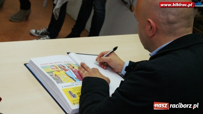 Zdjęcie w galerii na portalu naszraciborz.pl: Dom na rogu Afryki – promocja książki w bibliotece  wiadomości z regionu