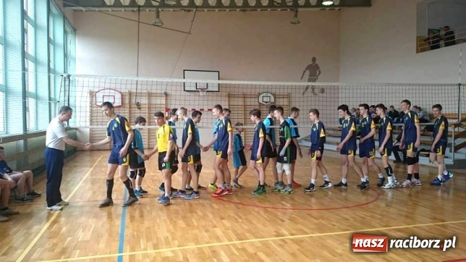 Zdjęcie w galerii na portalu naszraciborz.pl: Sukces siatkarzy Gimnazjum nr 3. Awansowali do półfinałów wojewódzkich wiadomości z regionu