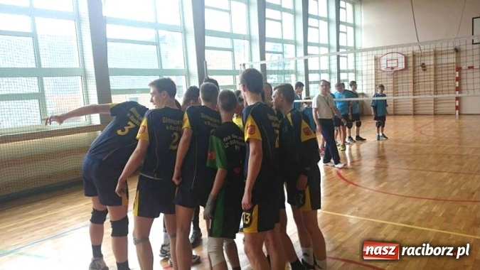 Zdjęcie w galerii na portalu naszraciborz.pl: Sukces siatkarzy Gimnazjum nr 3. Awansowali do półfinałów wojewódzkich wiadomości z regionu