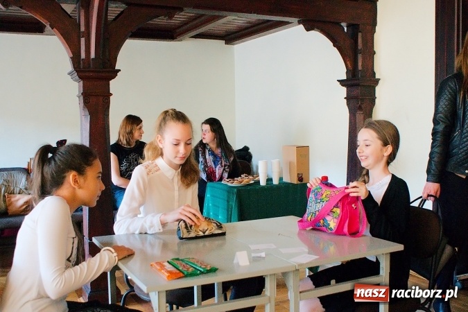 Zdjęcie w galerii na portalu naszraciborz.pl: Spielen, Lernen, Spaß haben - konkurs języka niemieckiego w G5. Uczennice ZSO Tworków najlepsze wiadomości z regionu