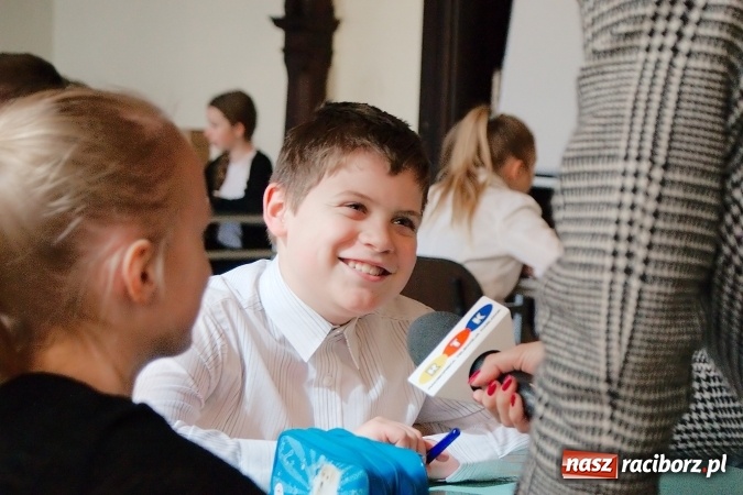 Zdjęcie w galerii na portalu naszraciborz.pl: Spielen, Lernen, Spaß haben - konkurs języka niemieckiego w G5. Uczennice ZSO Tworków najlepsze wiadomości z regionu