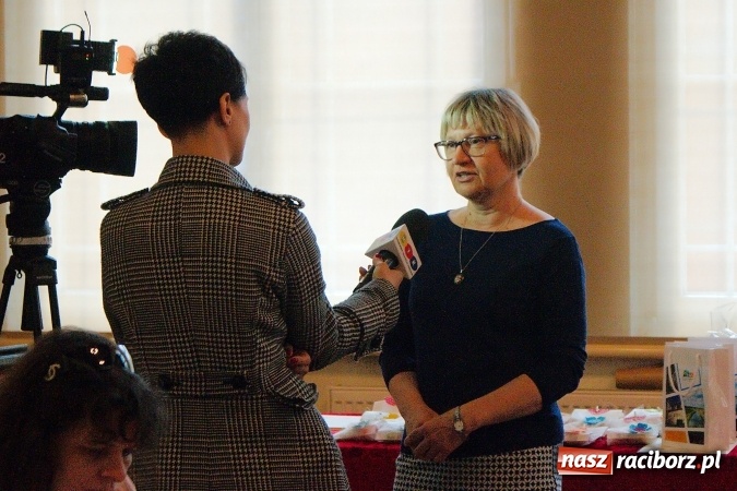 Zdjęcie w galerii na portalu naszraciborz.pl: Spielen, Lernen, Spaß haben - konkurs języka niemieckiego w G5. Uczennice ZSO Tworków najlepsze wiadomości z regionu