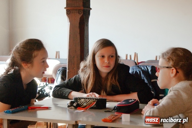 Zdjęcie w galerii na portalu naszraciborz.pl: Spielen, Lernen, Spaß haben - konkurs języka niemieckiego w G5. Uczennice ZSO Tworków najlepsze wiadomości z regionu
