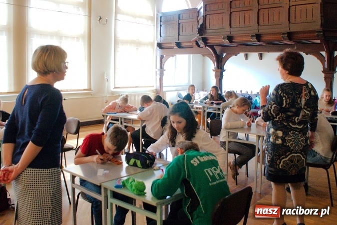 Zdjęcie w galerii na portalu naszraciborz.pl: Spielen, Lernen, Spaß haben - konkurs języka niemieckiego w G5. Uczennice ZSO Tworków najlepsze wiadomości z regionu