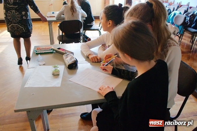 Zdjęcie w galerii na portalu naszraciborz.pl: Spielen, Lernen, Spaß haben - konkurs języka niemieckiego w G5. Uczennice ZSO Tworków najlepsze wiadomości z regionu