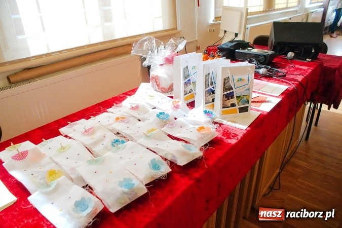 Zdjęcie w galerii na portalu naszraciborz.pl: Spielen, Lernen, Spaß haben - konkurs języka niemieckiego w G5. Uczennice ZSO Tworków najlepsze wiadomości z regionu