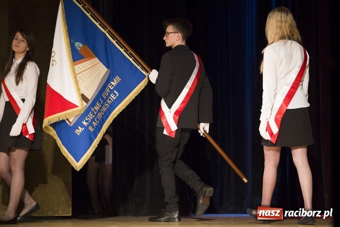 Zdjęcie w galerii na portalu naszraciborz.pl: CKZiU nr 1 pożegnało dziś swoich absolwentów. Po majówce matura wiadomości z regionu
