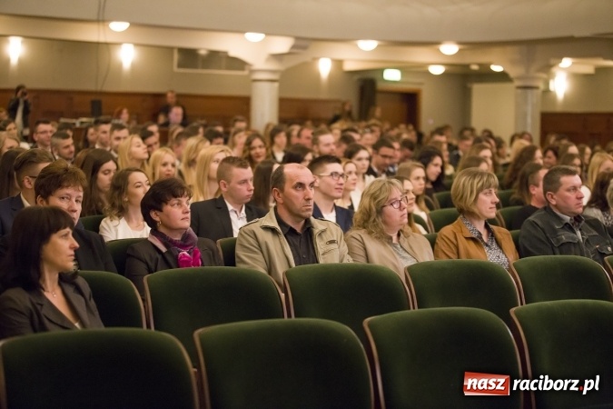 Zdjęcie w galerii na portalu naszraciborz.pl: CKZiU nr 1 pożegnało dziś swoich absolwentów. Po majówce matura wiadomości z regionu