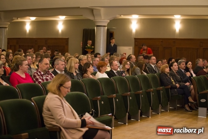 Zdjęcie w galerii na portalu naszraciborz.pl: CKZiU nr 1 pożegnało dziś swoich absolwentów. Po majówce matura wiadomości z regionu