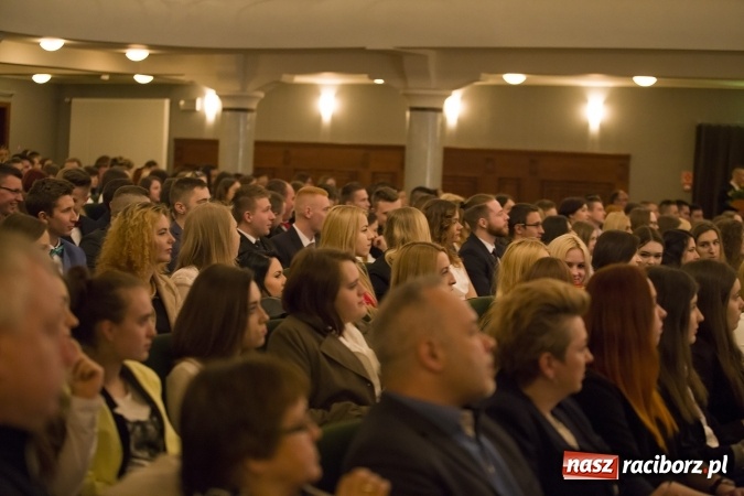 Zdjęcie w galerii na portalu naszraciborz.pl: CKZiU nr 1 pożegnało dziś swoich absolwentów. Po majówce matura wiadomości z regionu