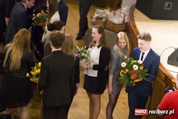 Zdjęcie w galerii na portalu naszraciborz.pl: CKZiU nr 1 pożegnało dziś swoich absolwentów. Po majówce matura wiadomości z regionu