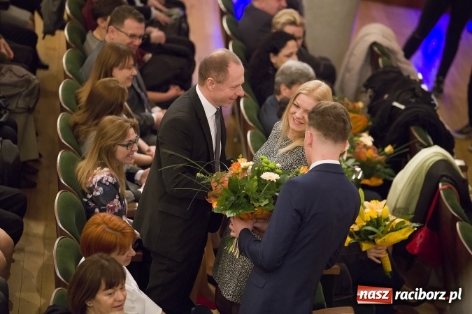 Zdjęcie w galerii na portalu naszraciborz.pl: CKZiU nr 1 pożegnało dziś swoich absolwentów. Po majówce matura wiadomości z regionu