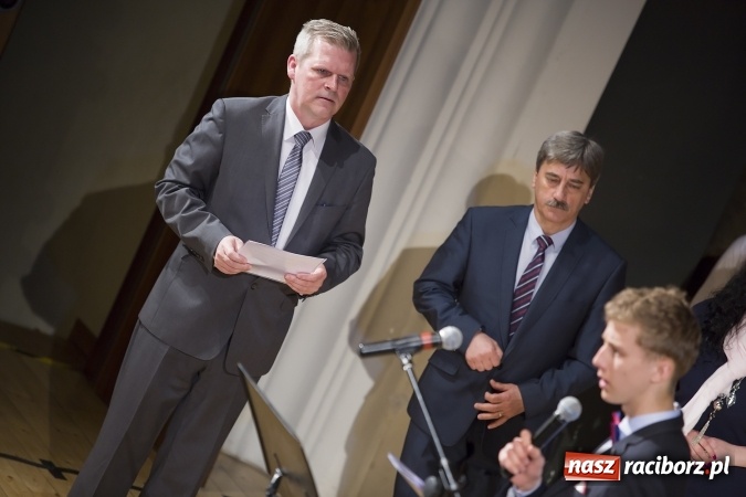 Zdjęcie w galerii na portalu naszraciborz.pl: CKZiU nr 1 pożegnało dziś swoich absolwentów. Po majówce matura wiadomości z regionu