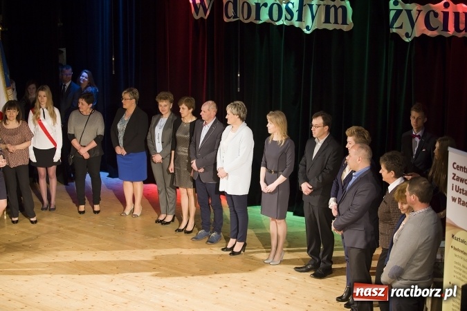 Zdjęcie w galerii na portalu naszraciborz.pl: CKZiU nr 1 pożegnało dziś swoich absolwentów. Po majówce matura wiadomości z regionu