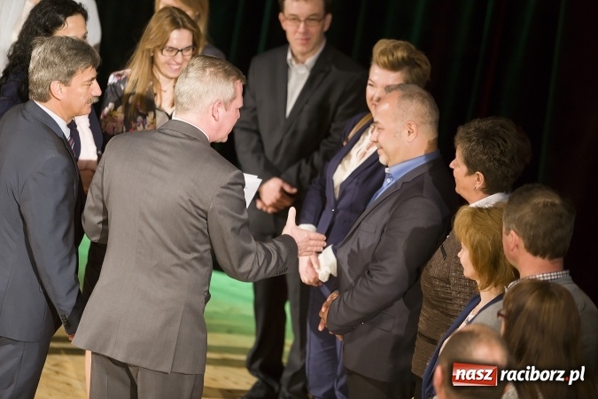 Zdjęcie w galerii na portalu naszraciborz.pl: CKZiU nr 1 pożegnało dziś swoich absolwentów. Po majówce matura wiadomości z regionu