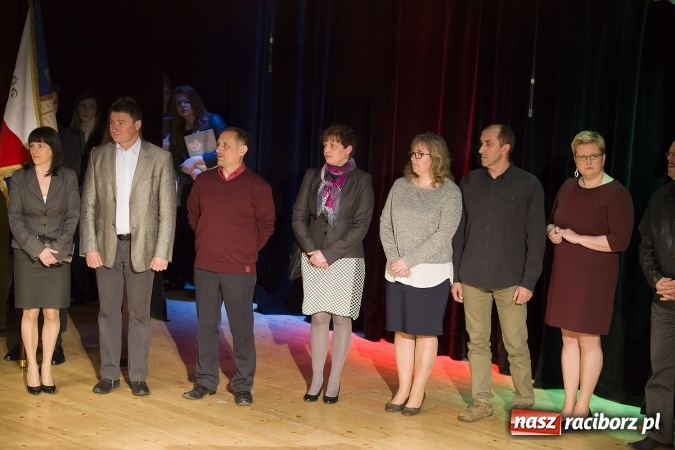 Zdjęcie w galerii na portalu naszraciborz.pl: CKZiU nr 1 pożegnało dziś swoich absolwentów. Po majówce matura wiadomości z regionu