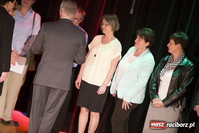 Zdjęcie w galerii na portalu naszraciborz.pl: CKZiU nr 1 pożegnało dziś swoich absolwentów. Po majówce matura wiadomości z regionu