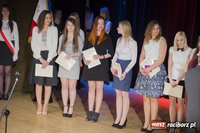 Zdjęcie w galerii na portalu naszraciborz.pl: CKZiU nr 1 pożegnało dziś swoich absolwentów. Po majówce matura wiadomości z regionu