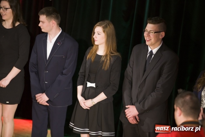 Zdjęcie w galerii na portalu naszraciborz.pl: CKZiU nr 1 pożegnało dziś swoich absolwentów. Po majówce matura wiadomości z regionu