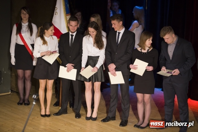 Zdjęcie w galerii na portalu naszraciborz.pl: CKZiU nr 1 pożegnało dziś swoich absolwentów. Po majówce matura wiadomości z regionu
