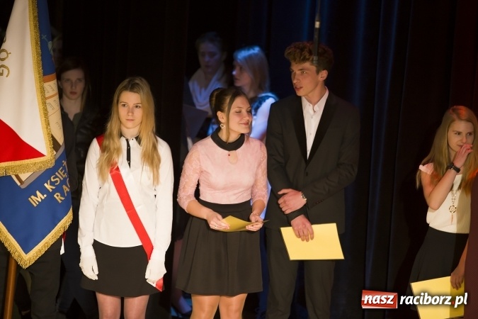 Zdjęcie w galerii na portalu naszraciborz.pl: CKZiU nr 1 pożegnało dziś swoich absolwentów. Po majówce matura wiadomości z regionu