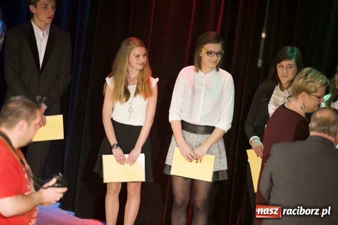 Zdjęcie w galerii na portalu naszraciborz.pl: CKZiU nr 1 pożegnało dziś swoich absolwentów. Po majówce matura wiadomości z regionu