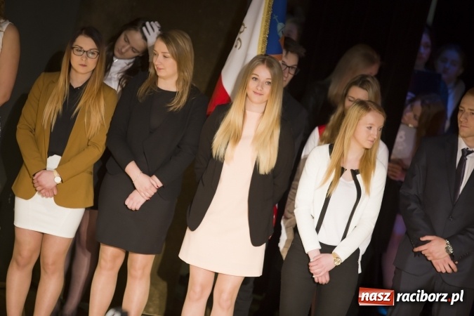 Zdjęcie w galerii na portalu naszraciborz.pl: CKZiU nr 1 pożegnało dziś swoich absolwentów. Po majówce matura wiadomości z regionu