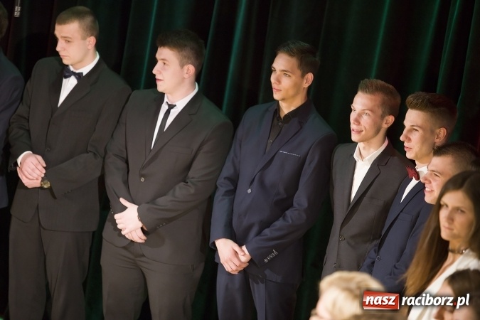 Zdjęcie w galerii na portalu naszraciborz.pl: CKZiU nr 1 pożegnało dziś swoich absolwentów. Po majówce matura wiadomości z regionu