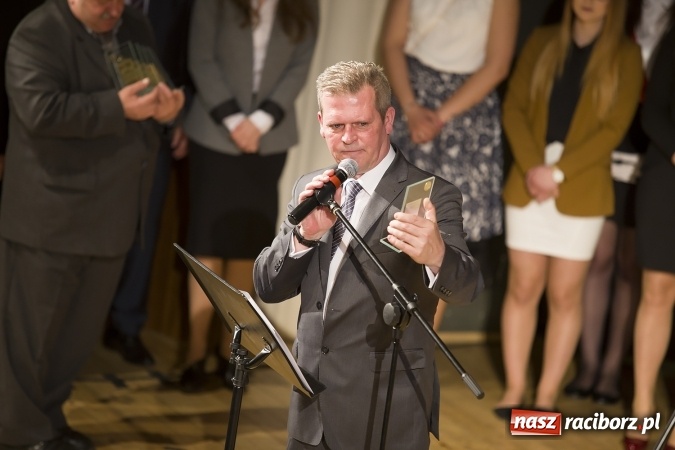 Zdjęcie w galerii na portalu naszraciborz.pl: CKZiU nr 1 pożegnało dziś swoich absolwentów. Po majówce matura wiadomości z regionu