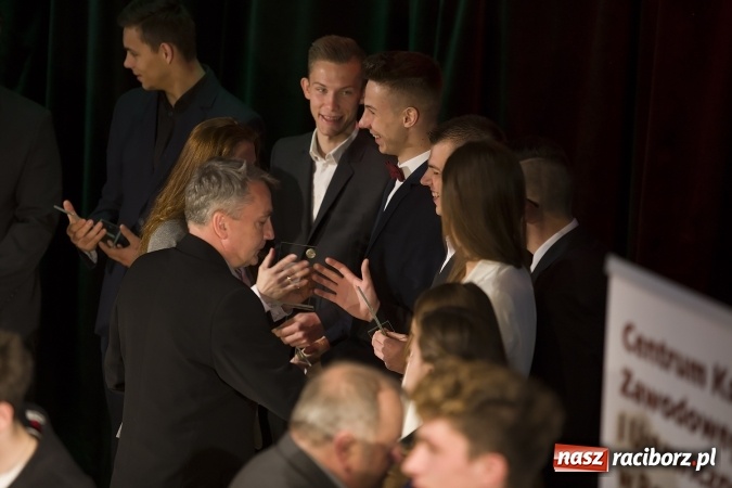 Zdjęcie w galerii na portalu naszraciborz.pl: CKZiU nr 1 pożegnało dziś swoich absolwentów. Po majówce matura wiadomości z regionu