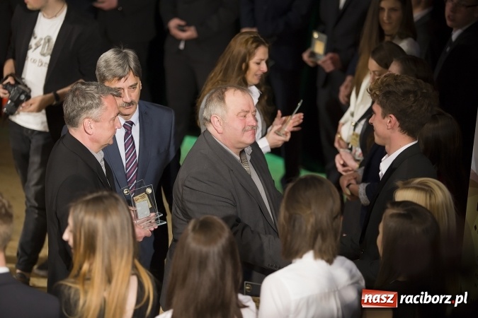 Zdjęcie w galerii na portalu naszraciborz.pl: CKZiU nr 1 pożegnało dziś swoich absolwentów. Po majówce matura wiadomości z regionu