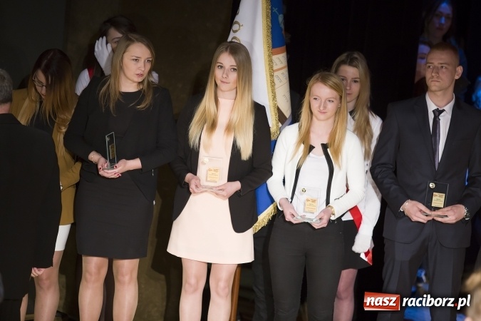 Zdjęcie w galerii na portalu naszraciborz.pl: CKZiU nr 1 pożegnało dziś swoich absolwentów. Po majówce matura wiadomości z regionu