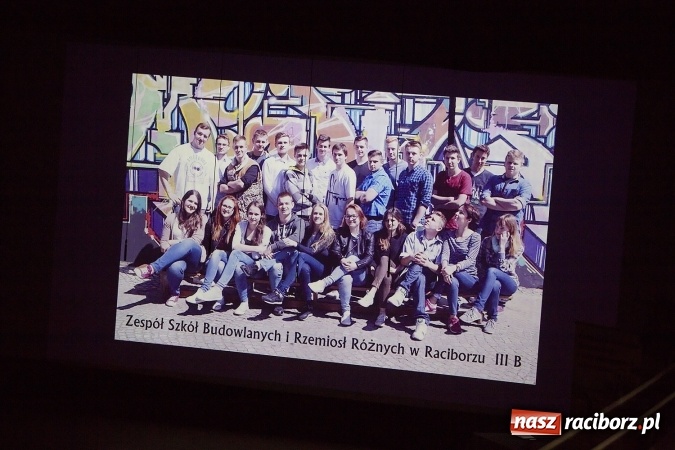 Zdjęcie w galerii na portalu naszraciborz.pl: CKZiU nr 1 pożegnało dziś swoich absolwentów. Po majówce matura wiadomości z regionu