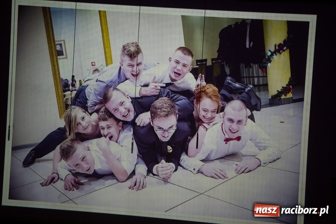 Zdjęcie w galerii na portalu naszraciborz.pl: CKZiU nr 1 pożegnało dziś swoich absolwentów. Po majówce matura wiadomości z regionu