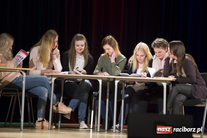 Zdjęcie w galerii na portalu naszraciborz.pl: CKZiU nr 1 pożegnało dziś swoich absolwentów. Po majówce matura wiadomości z regionu