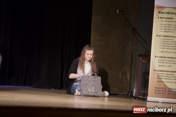 Zdjęcie w galerii na portalu naszraciborz.pl: CKZiU nr 1 pożegnało dziś swoich absolwentów. Po majówce matura wiadomości z regionu