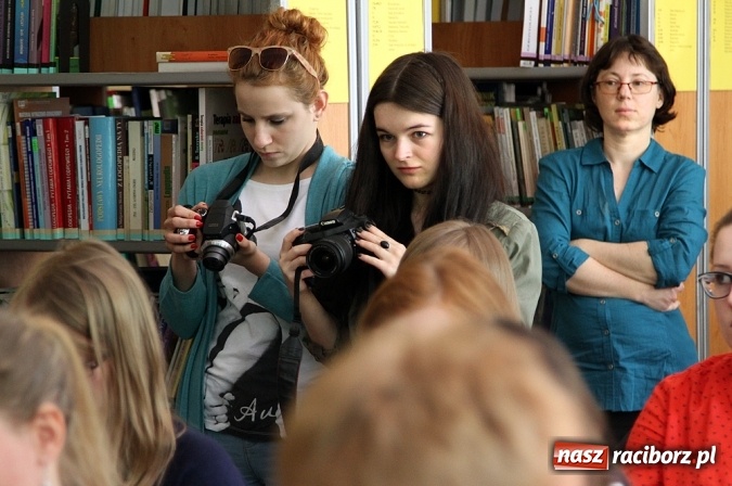 Zdjęcie w galerii na portalu naszraciborz.pl: Zbroje bojowe, turniejowe, paradne... czyli spotkanie z raciborskim płatnerzem Robertem Stefanowskim w murach raciborskiej uczelni wiadomości z regionu