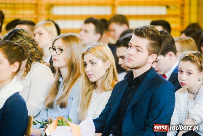 Zdjęcie w galerii na portalu naszraciborz.pl: II LO pożegnało maturzystów. Teraz już tylko egzamin dojrzałości wiadomości z regionu