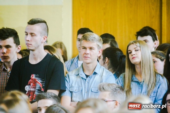 Zdjęcie w galerii na portalu naszraciborz.pl: II LO pożegnało maturzystów. Teraz już tylko egzamin dojrzałości wiadomości z regionu