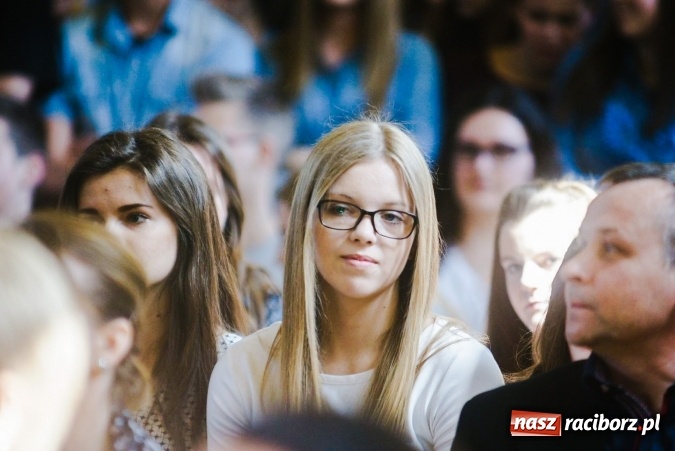 Zdjęcie w galerii na portalu naszraciborz.pl: II LO pożegnało maturzystów. Teraz już tylko egzamin dojrzałości wiadomości z regionu
